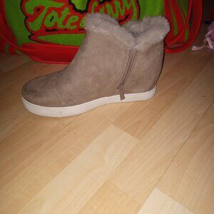 Woman boot shoe